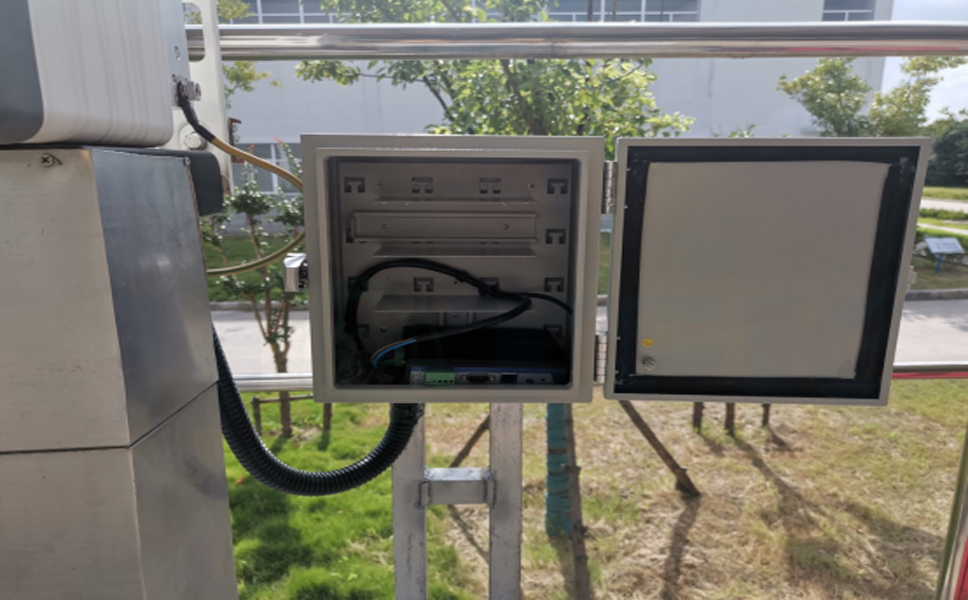 光伏發電數據傳輸設備串口服務器.jpg 光伏發電數據傳輸設備串口服務器.jpg